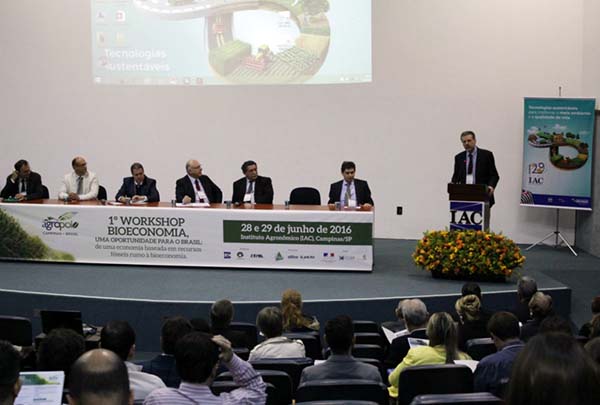 Especialistas discutem transição da economia de recursos fósseis para a bioeconomia 